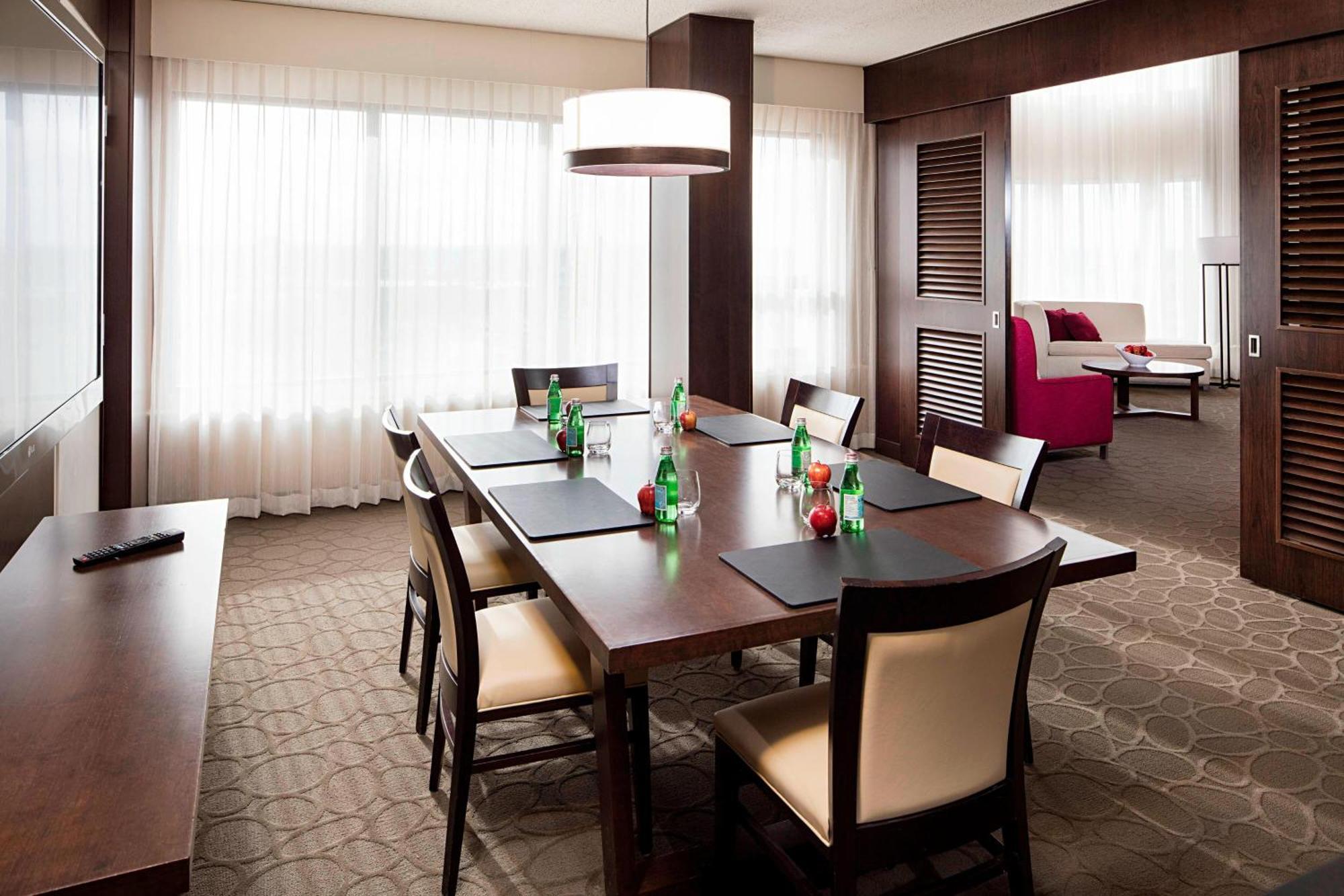 Delta Hotels By Marriott Edmonton South Conference Centre Eksteriør bilde